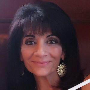 Meet your Posher, Lucretia